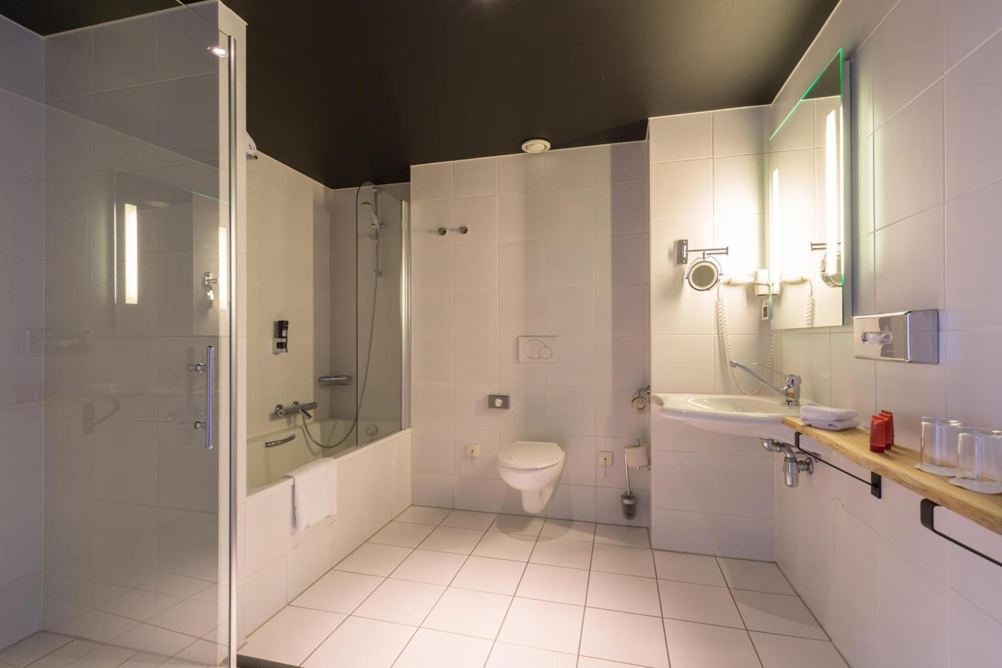Leonardo Hotel Almere City Center Bagian luar foto