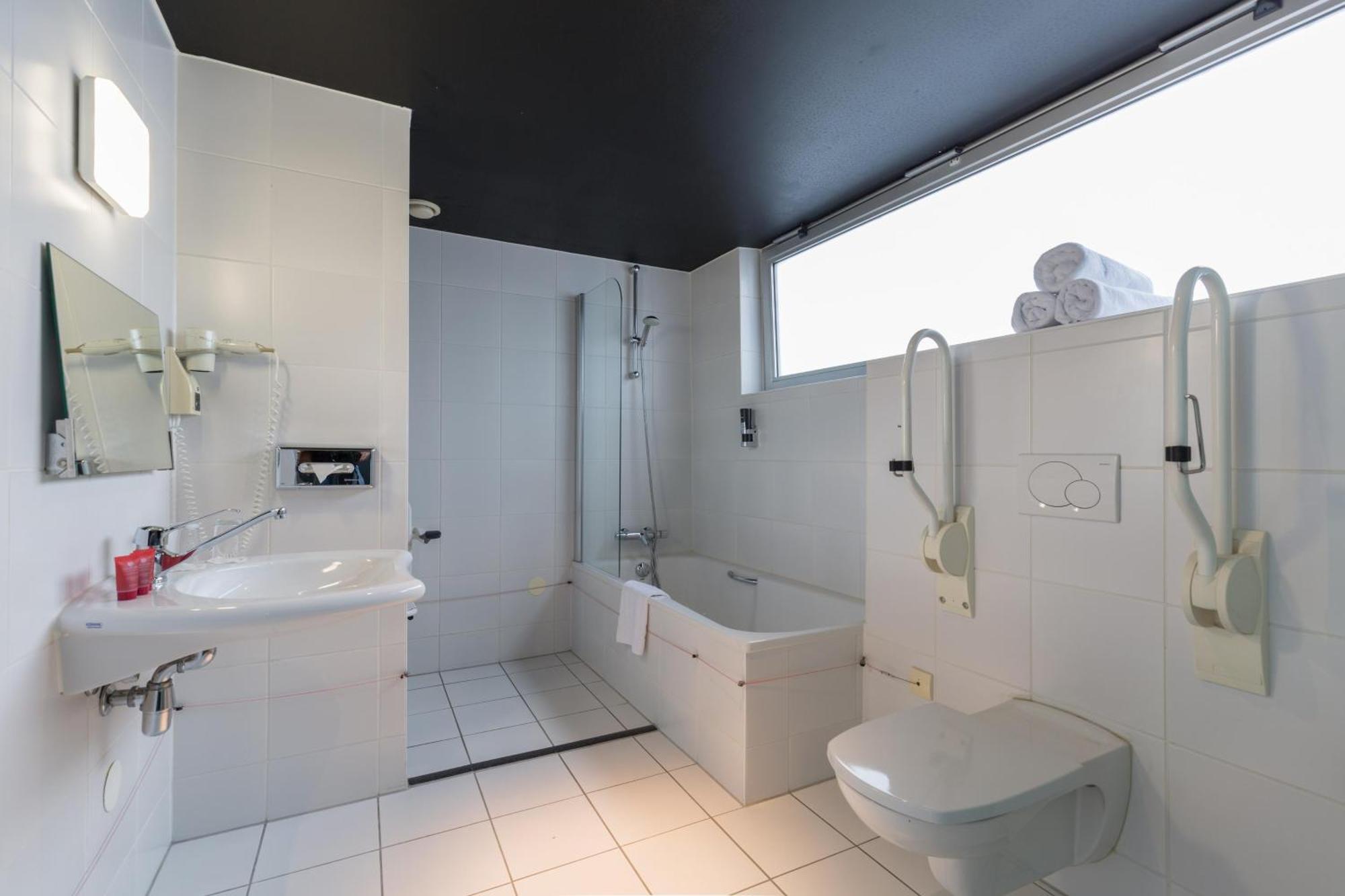 Leonardo Hotel Almere City Center Bagian luar foto