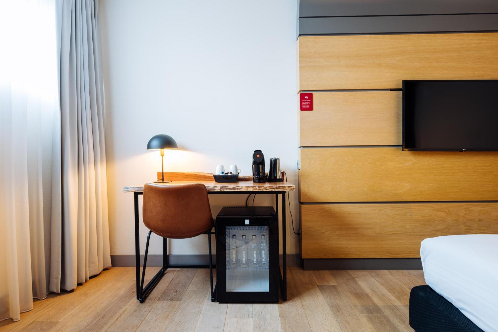Leonardo Hotel Almere City Center Bagian luar foto
